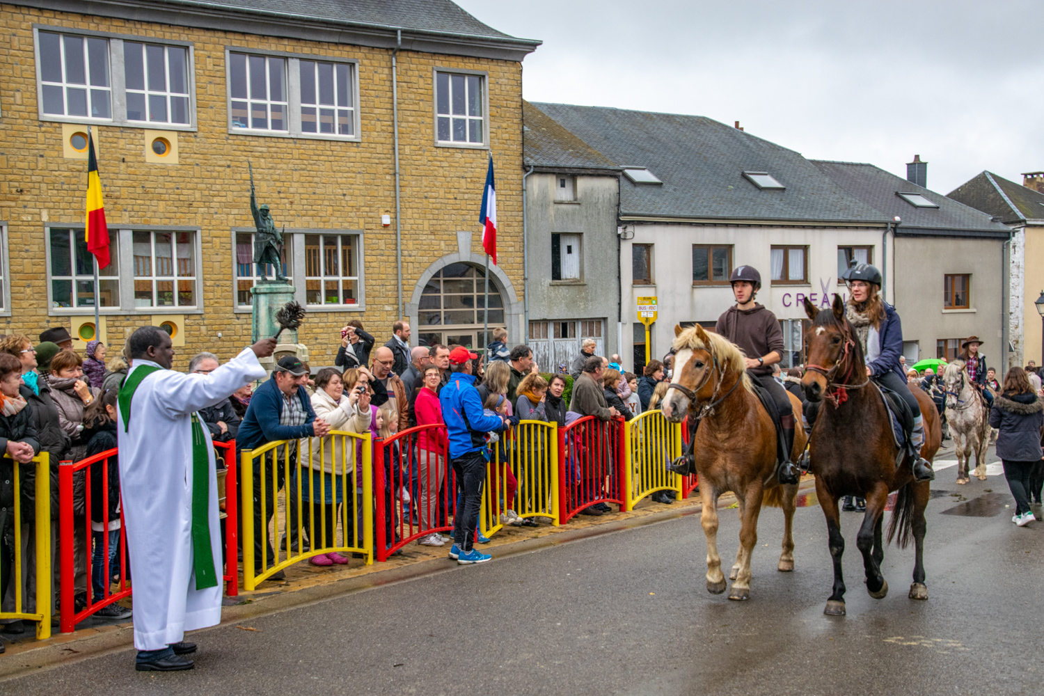 Zegening van paarden tijdens de Sint-Hubertusfeesten