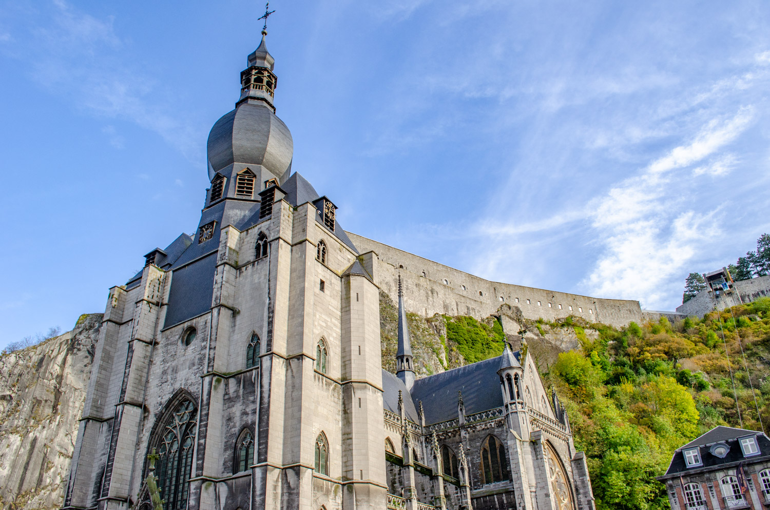 Collegiale kerk Onze-Lieve-Vrouw van Dinant - alles overde Ardennen