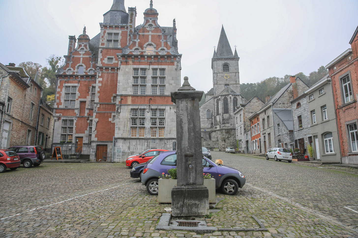 Bouvignes-sur-Meuse - alles over de Ardennen